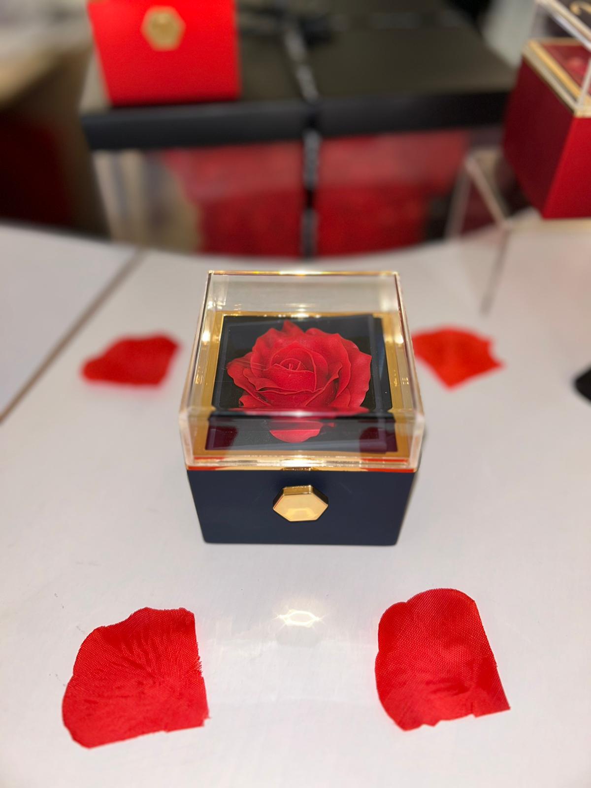 Box 360° : Rose éternelle de savon avec bijoux personnalisable