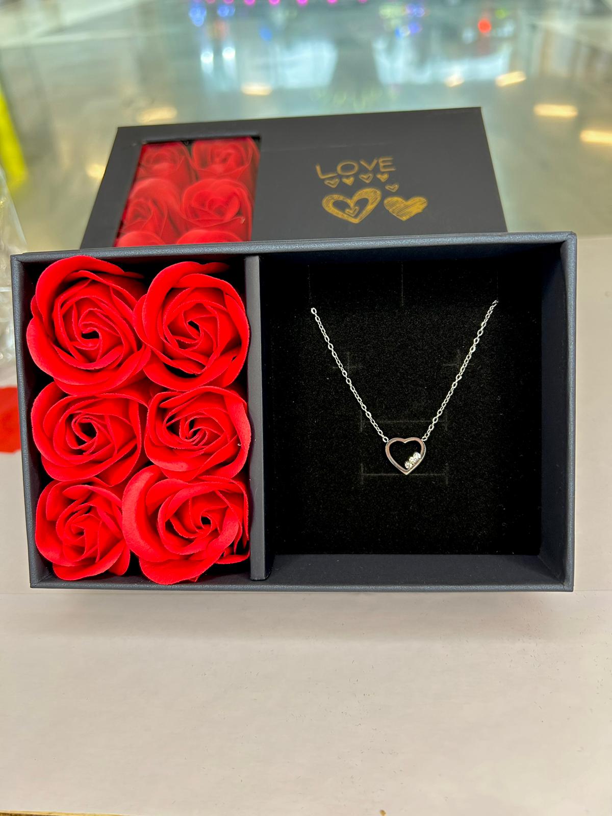 Box surprise : 6 Roses éternelles de savon avec bijoux personnalisable