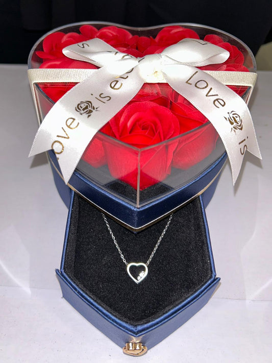 Box Coeur : 12 Roses éternelles de savon avec bijoux personnalisable